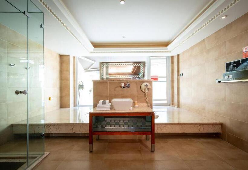 اتاق استاندارد با چشم‌انداز باغ, Instone Motel