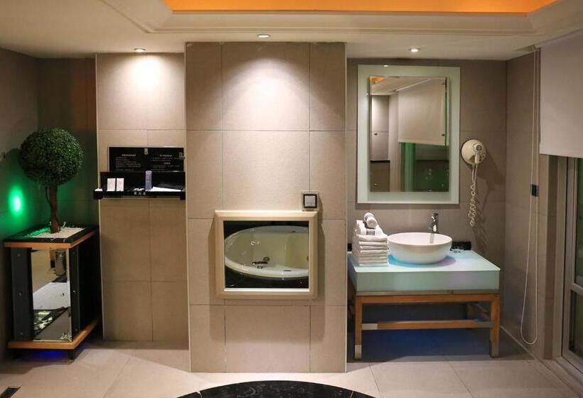 اتاق لوکس چهار تخته, Instone Motel