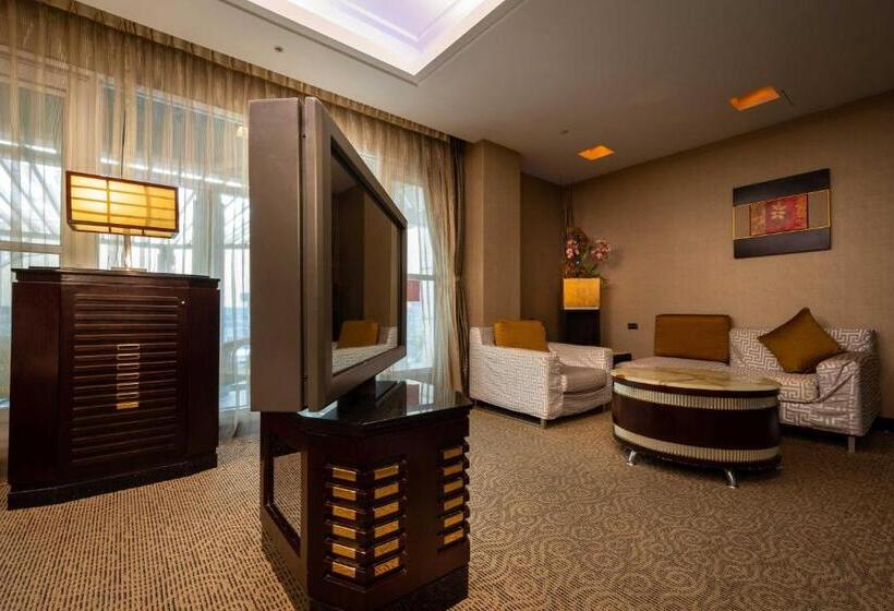 اتاق لوکس خانوادگی, Instone Motel