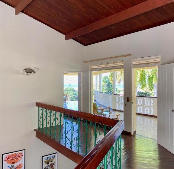 Номер Deluxe, The Blue Orchid B&b