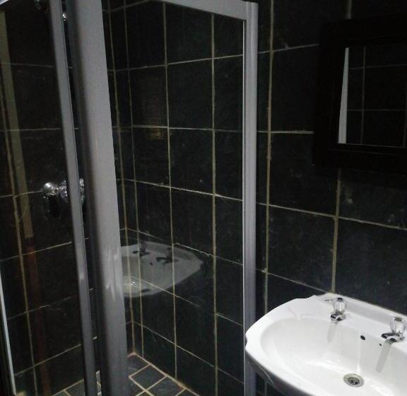 חדר אקונומי, 180 On Anderson Guest House