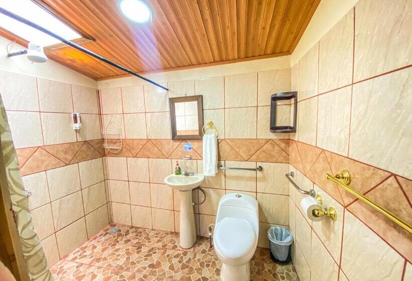 エコノミールーム, Montefresco Boutique Hostel