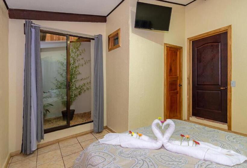 エコノミールーム, Montefresco Boutique Hostel