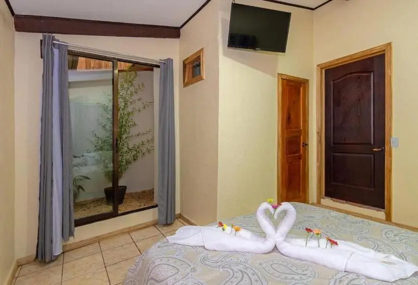 エコノミールーム, Montefresco Boutique Hostel