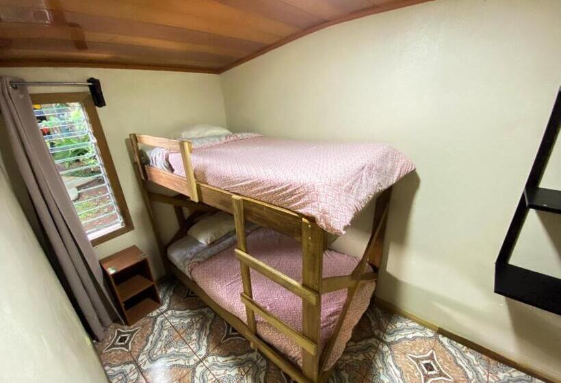 バス共有のスタンダードルーム, Montefresco Boutique Hostel