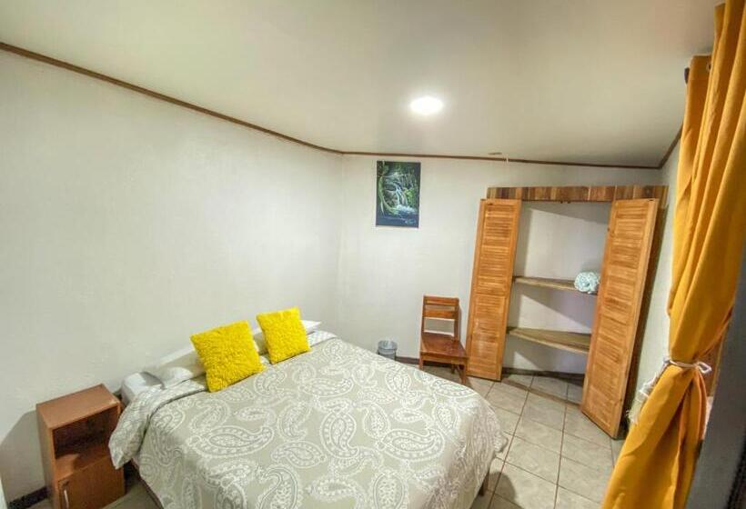 バス共有のスタンダードルーム, Montefresco Boutique Hostel