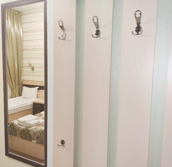 استودیوی استاندارد, Voyage