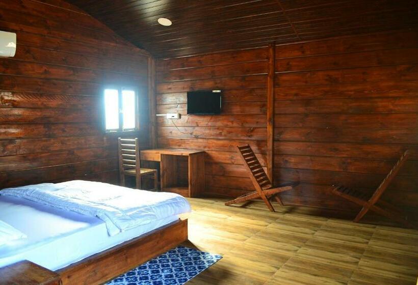 プールビュースタンダードルーム, Radhika Eco Resort