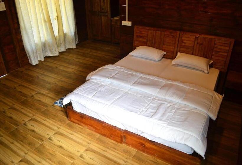 プールビュースタンダードルーム, Radhika Eco Resort