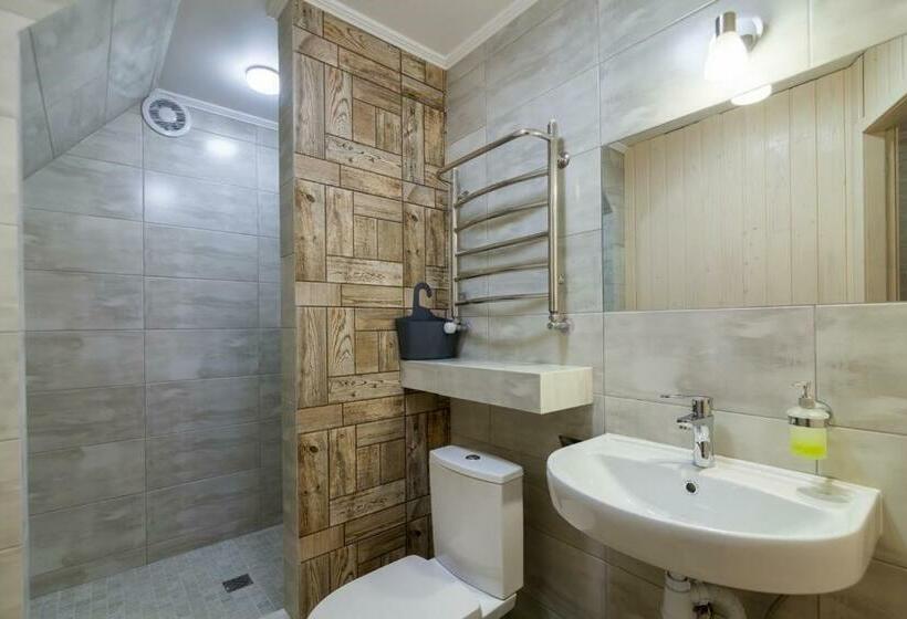 اتاق استاندارد با سرویس بهداشتی مشترک, Budget Family