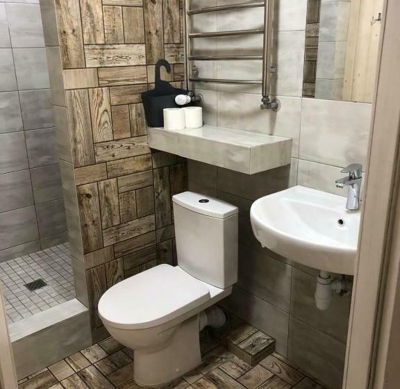 اتاق استاندارد با سرویس بهداشتی مشترک, Budget Family