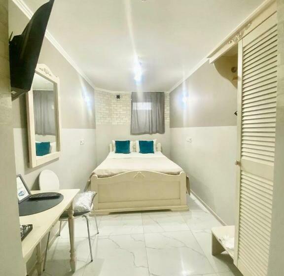 اتاق استاندارد با سرویس بهداشتی مشترک, Budget Family