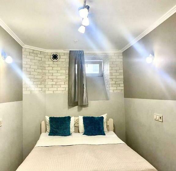 اتاق استاندارد با سرویس بهداشتی مشترک, Budget Family