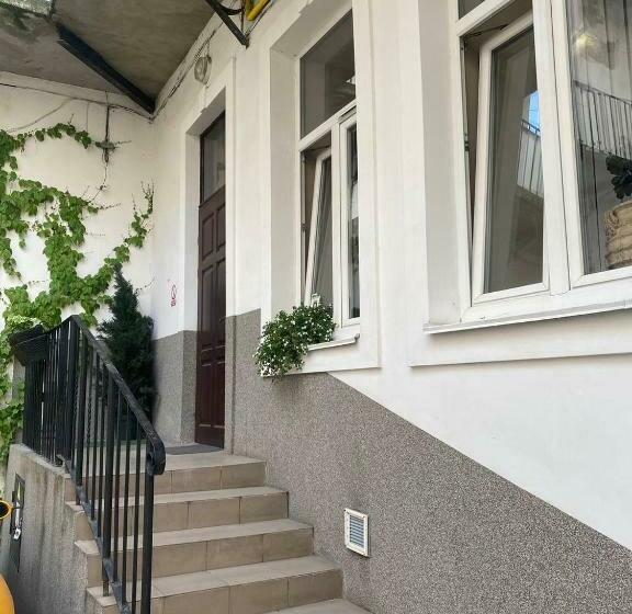 اتاق استاندارد با سرویس بهداشتی مشترک, Budget Family