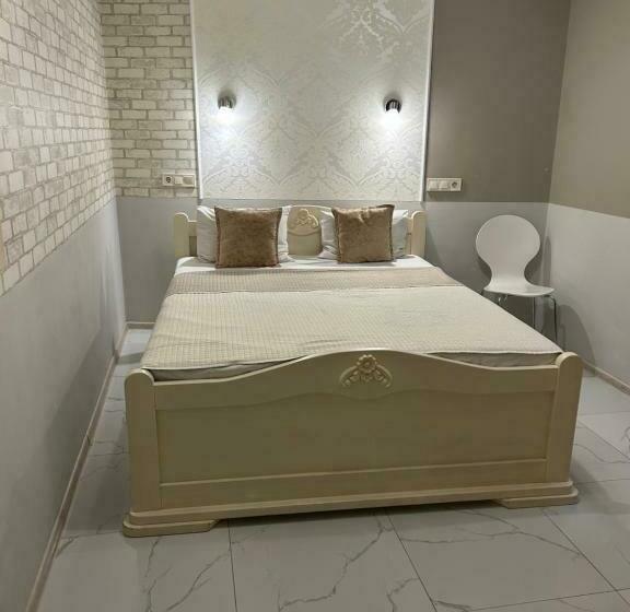 اتاق استاندارد با سرویس بهداشتی مشترک, Budget Family