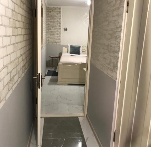 اتاق استاندارد با سرویس بهداشتی مشترک, Budget Family