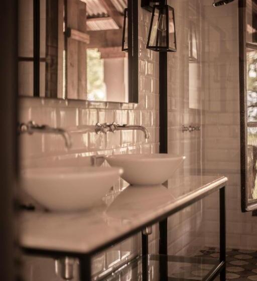 Suite with lake view, Casa Del Val  Villa Maria