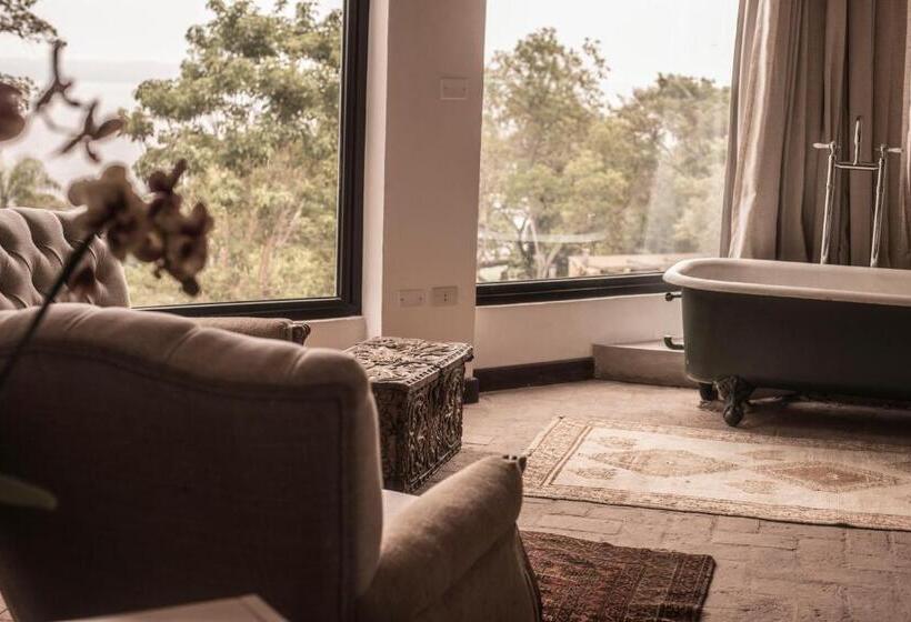 Suite with lake view, Casa Del Val  Villa Maria