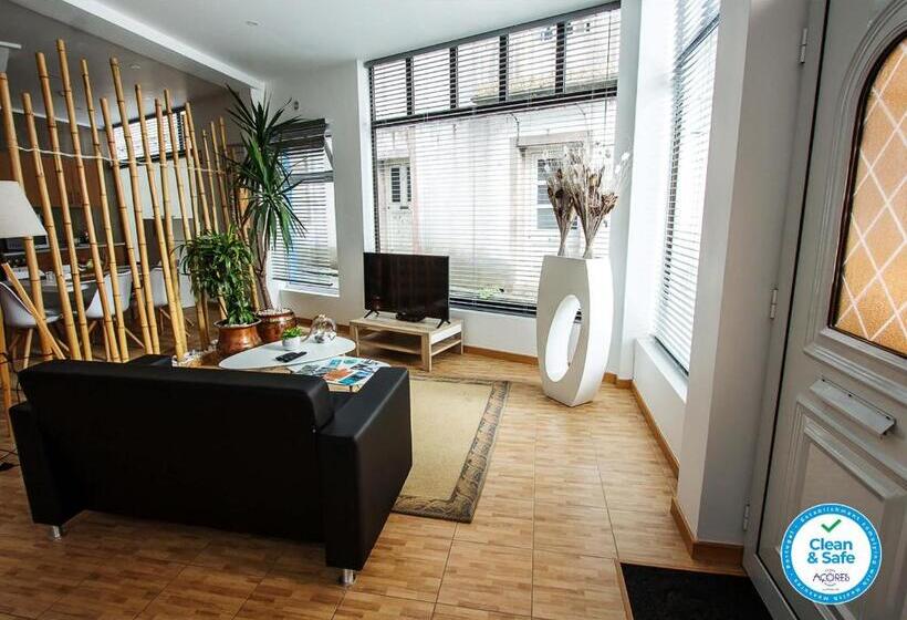 اتاق استاندارد با سرویس بهداشتی مشترک, Central House