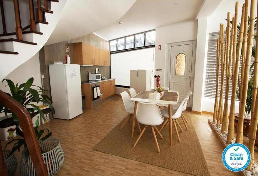 اتاق استاندارد با سرویس بهداشتی مشترک, Central House