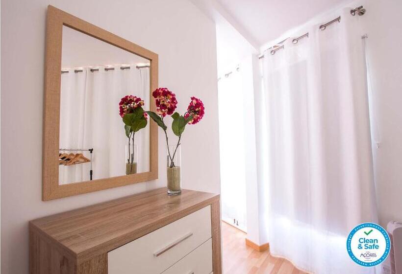 اتاق استاندارد سه نفره, Central House