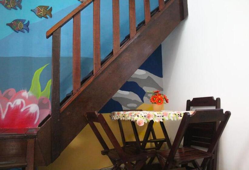 سوییت خانوادگی, Hostel Blue Lagoon