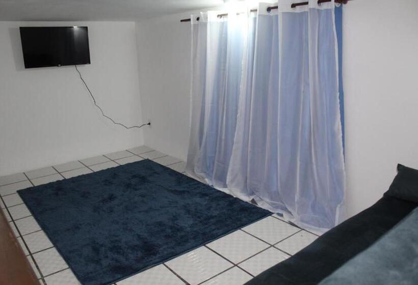 سوییت دوبلکس, Hostel Blue Lagoon