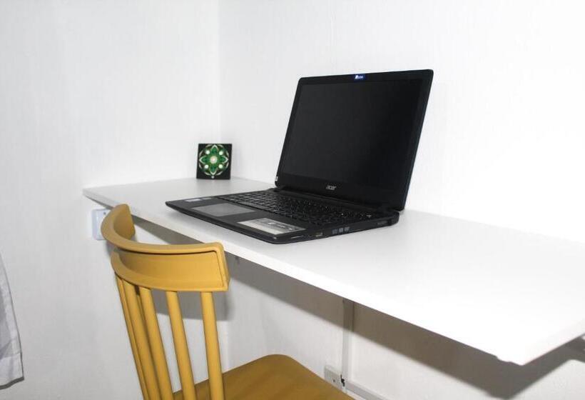 سوییت دوبلکس, Hostel Blue Lagoon