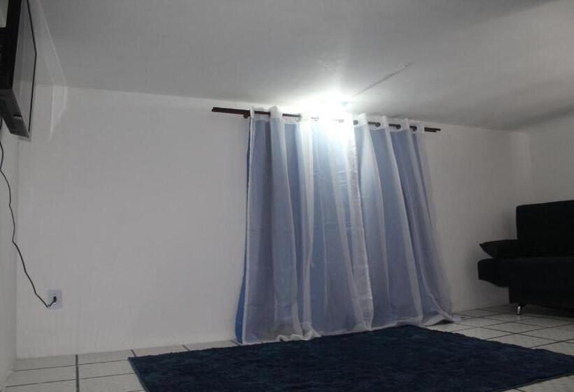 سوییت خانوادگی, Hostel Blue Lagoon