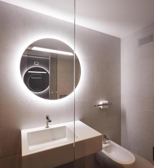 جناح مطلّ علي الجبل, Dimora Degli Dei