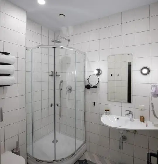 ベーシックルーム, Four Rooms City
