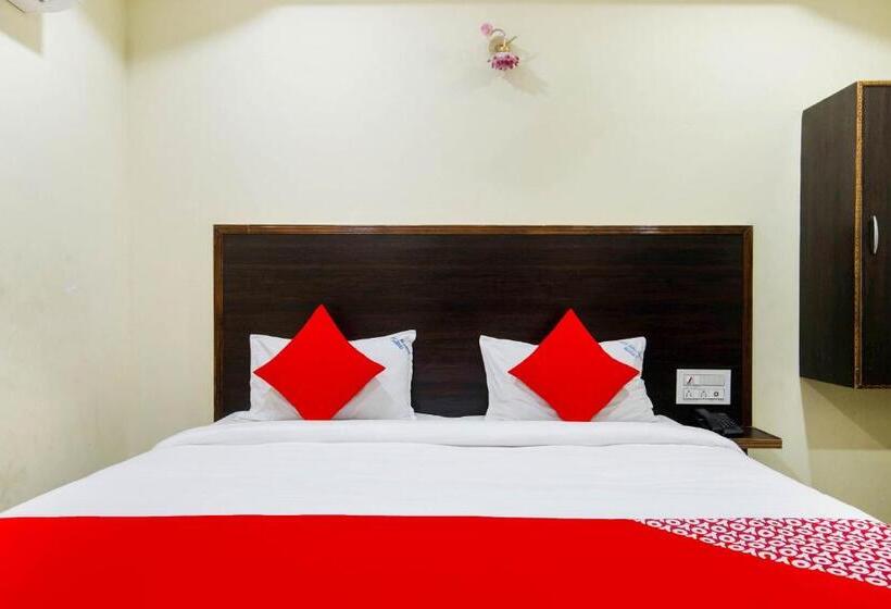 デラックスルーム, Durga Bhavani Residency