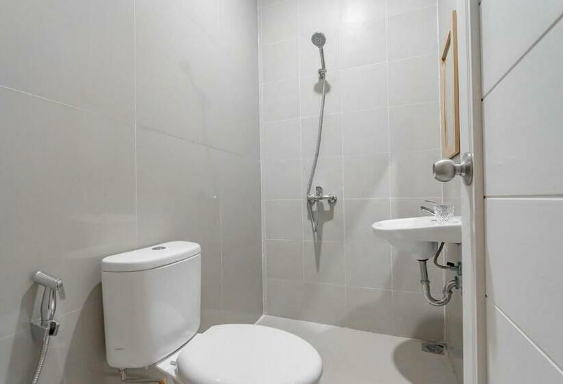 Номер Стандарт, Reddoorz Plus @ Karapitan Street