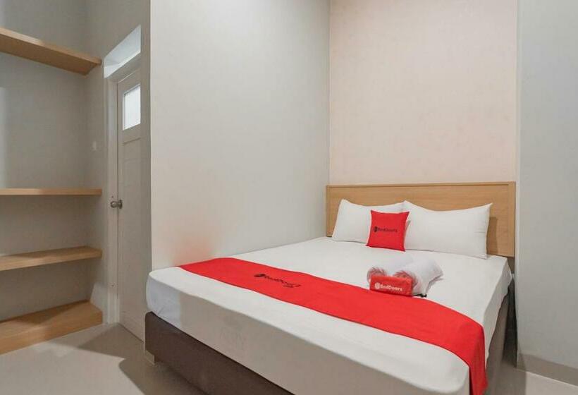 Номер Стандарт, Reddoorz Plus @ Karapitan Street