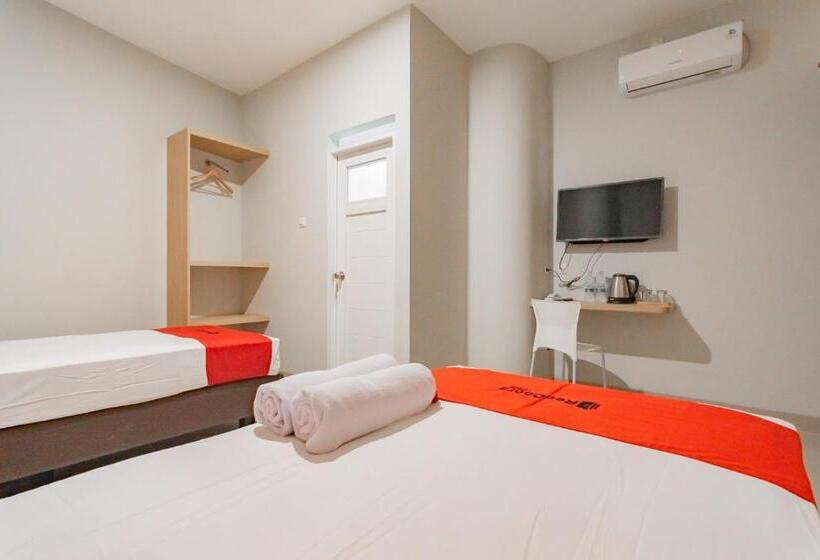 Номер Стандарт, Reddoorz Plus @ Karapitan Street