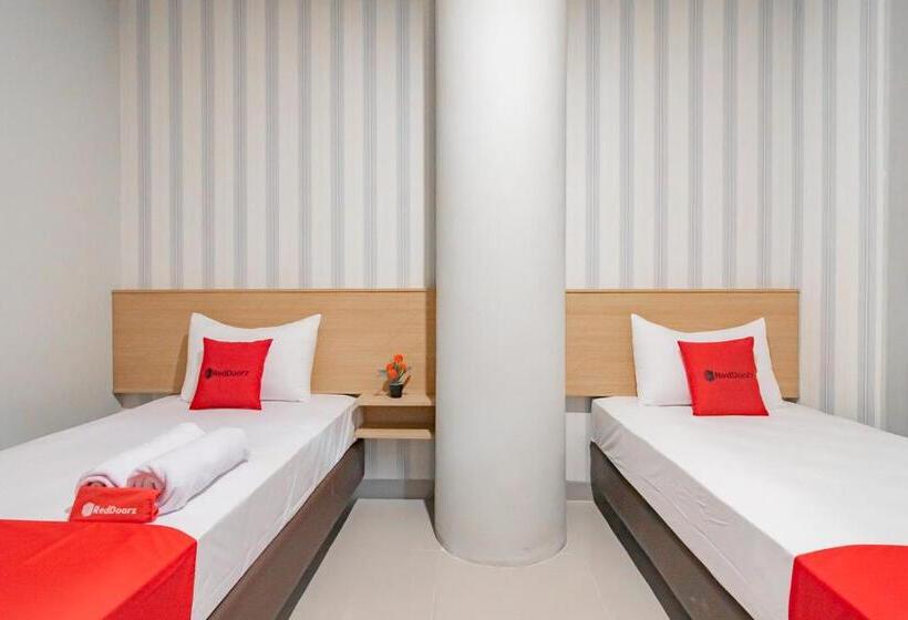 Номер Стандарт, Reddoorz Plus @ Karapitan Street