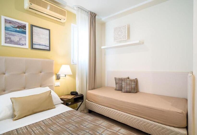 اتاق استاندارد چهارنفره با چشم‌انداز جانبی دریا, Rivage Taormina