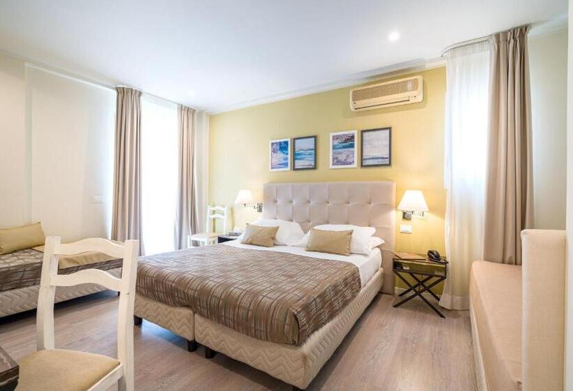 اتاق استاندارد چهارنفره با چشم‌انداز جانبی دریا, Rivage Taormina