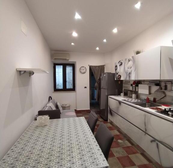 آپارتمان 2 خوابه, Appartamento Via Filippini