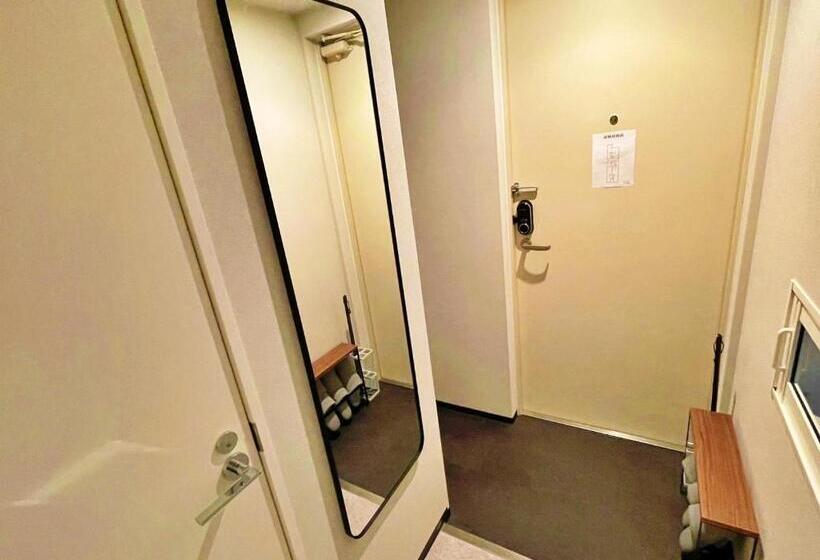 חדר קומפורט לשלושה, Glass Shiseikan