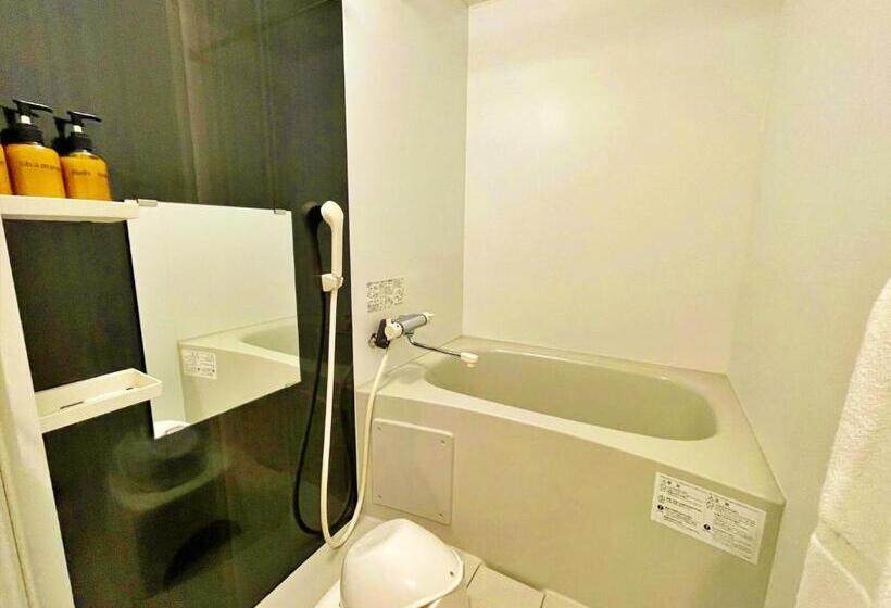 חדר קומפורט לשלושה, Glass Shiseikan