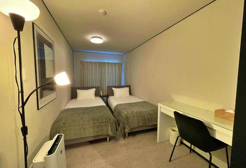 חדר קומפורט לשלושה, Glass Shiseikan