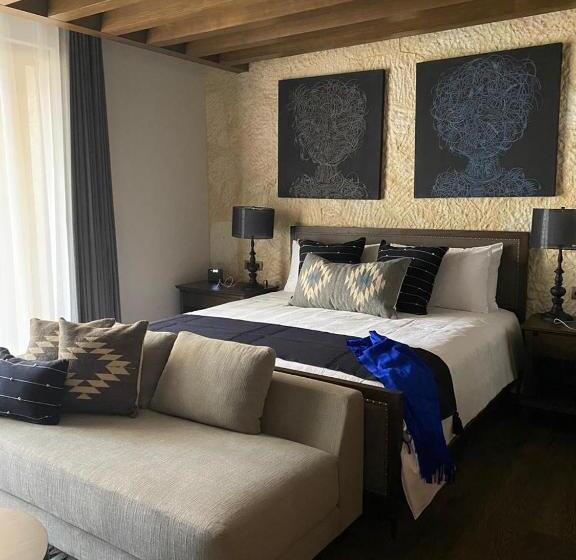 سوییت لوکس, Casa Santo Origen