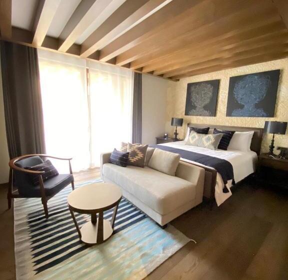 سوییت لوکس, Casa Santo Origen