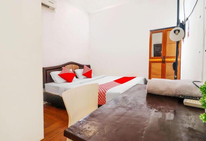 디럭스 룸, Steze Guest House Syariah Redpartner