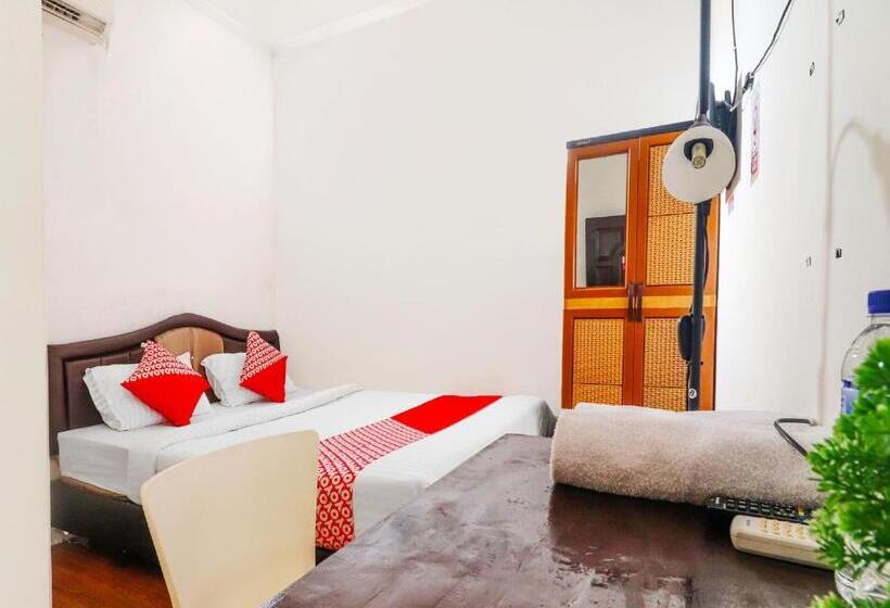 디럭스 룸, Steze Guest House Syariah Redpartner