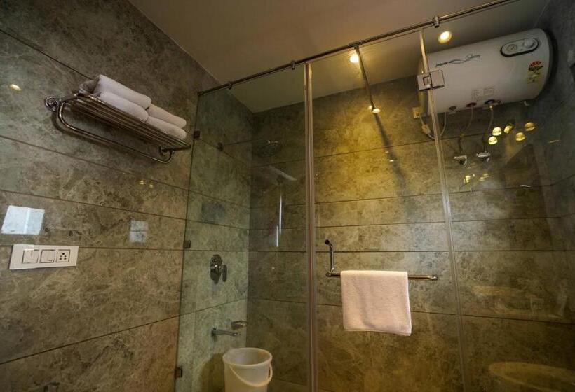 חדר סטנדרט עם מיטת קינג, The Twin Towers