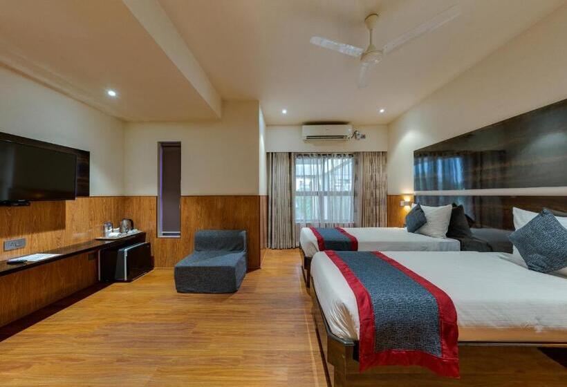 מיטת קינג בסוויטה, Surya Executive 3 Star