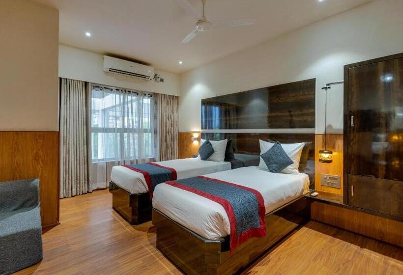 מיטת קינג בסוויטה, Surya Executive 3 Star