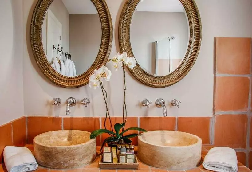 سوییت جونیور, B Bou Hotel Cortijo Bravo